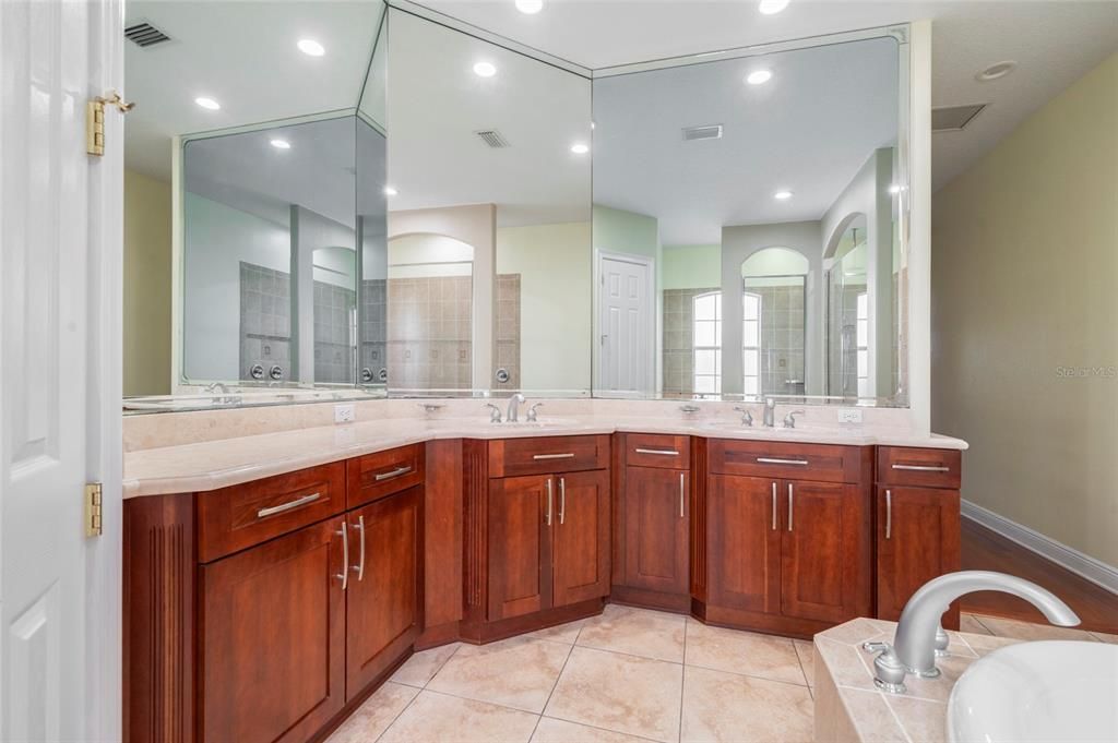 Bathroom, Dual Sink Vanities, Interior, Recessed Lighting