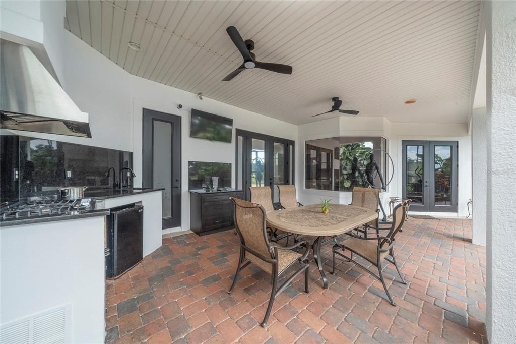 Exterior, Outdoor Kitchen