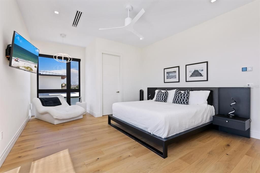 Bedroom, Interior, Pendant Lights, Recessed Lighting, Wood Texture Flooring