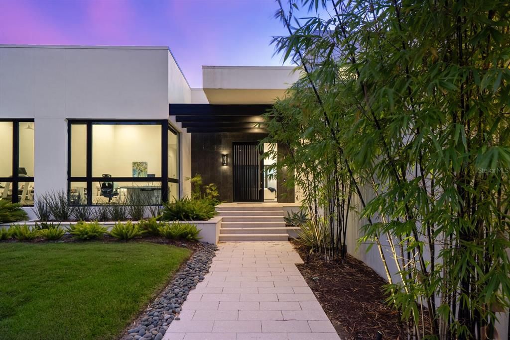Backyard, Exterior, Facade, Modern