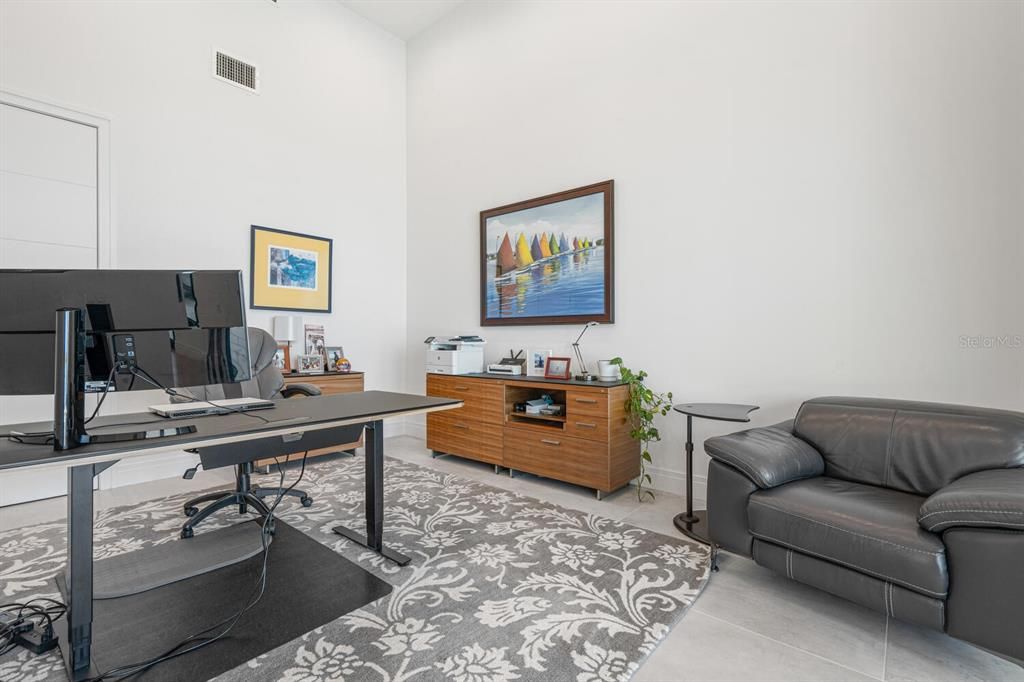 Home Office, Interior