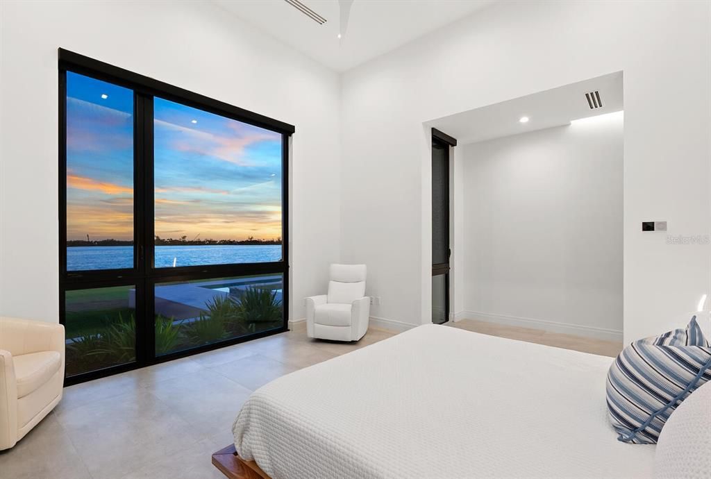 Bedroom, Interior, Recessed Lighting, Water