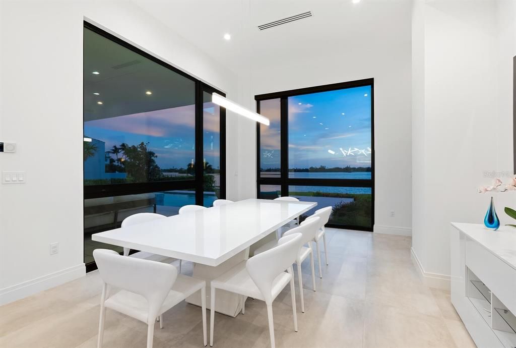 Dining room, Interior, Pendant Lights, Recessed Lighting, Water
