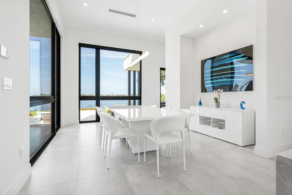 Dining room, Interior, Pendant Lights, Recessed Lighting, Water