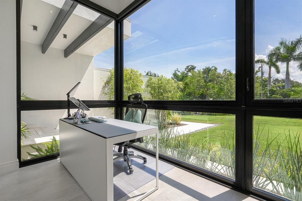 Home Office, Interior