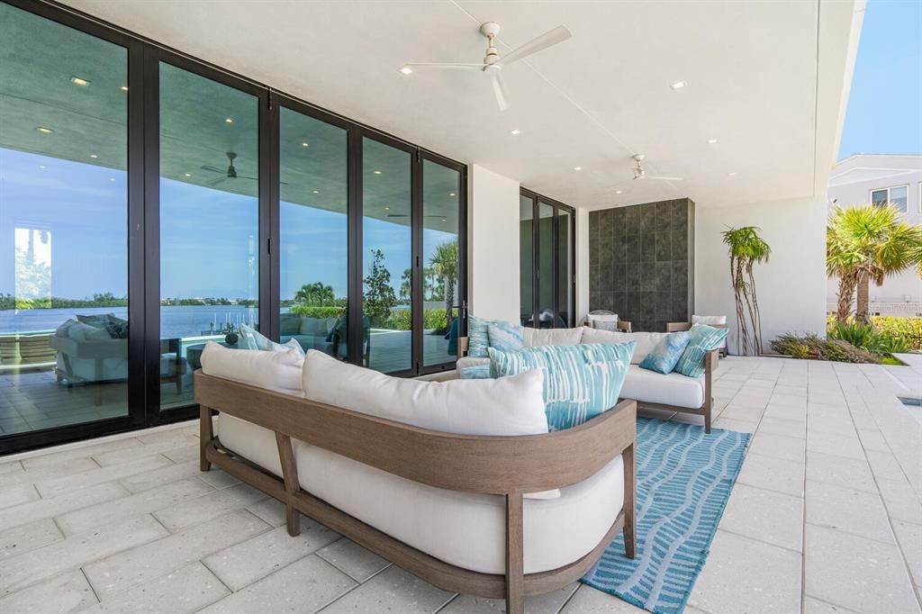 Exterior, Recessed Lighting, Water