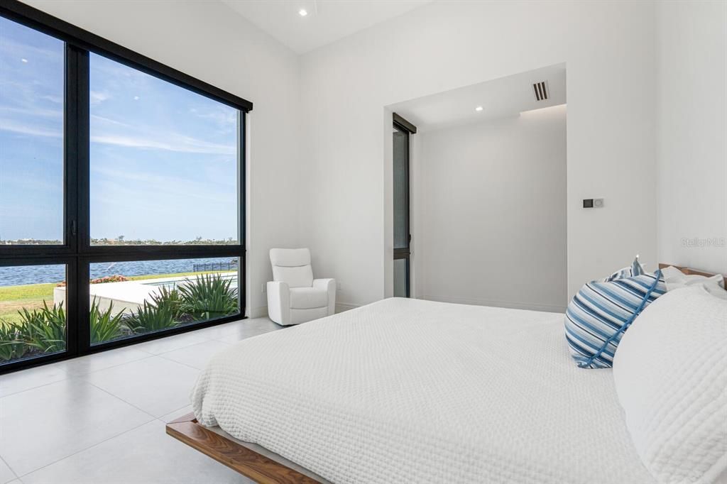 Bedroom, Interior, Recessed Lighting, Water