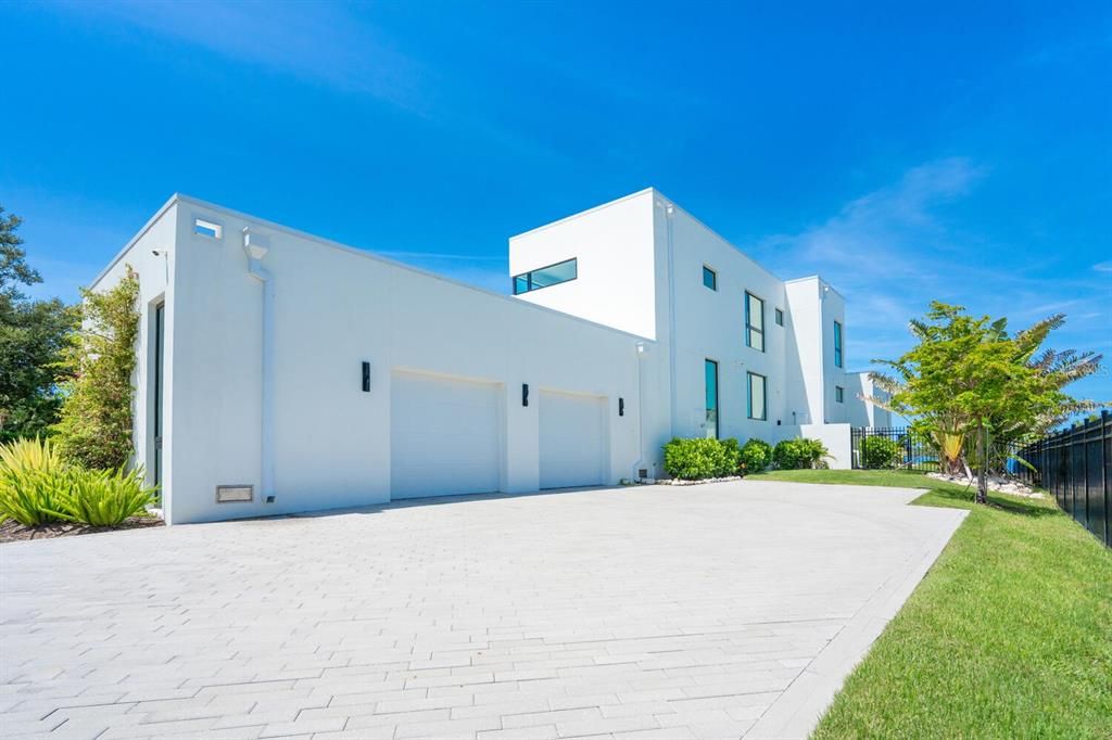 Attached, Exterior, Facade, Modern
