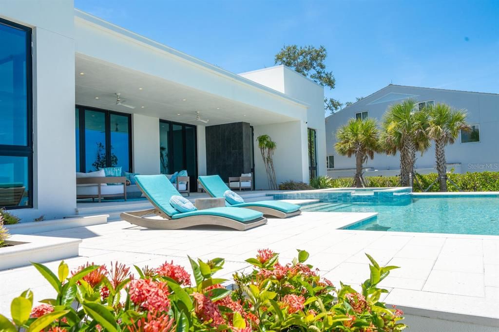 Exterior, Pool