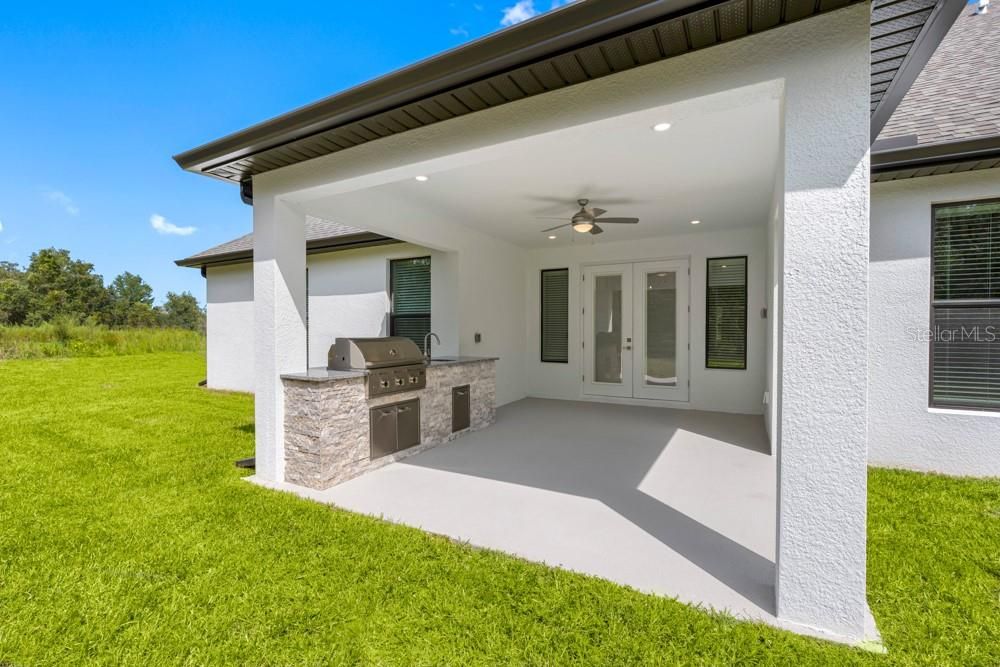 Backyard, Exterior, Outdoor Kitchen