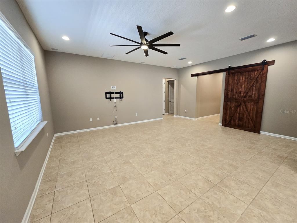 Empty room, Interior, Recessed Lighting