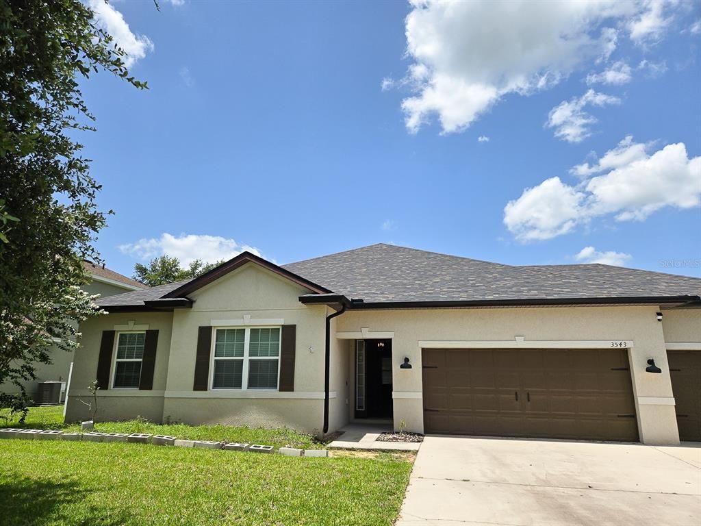 Attached, Exterior, Facade, Ranch