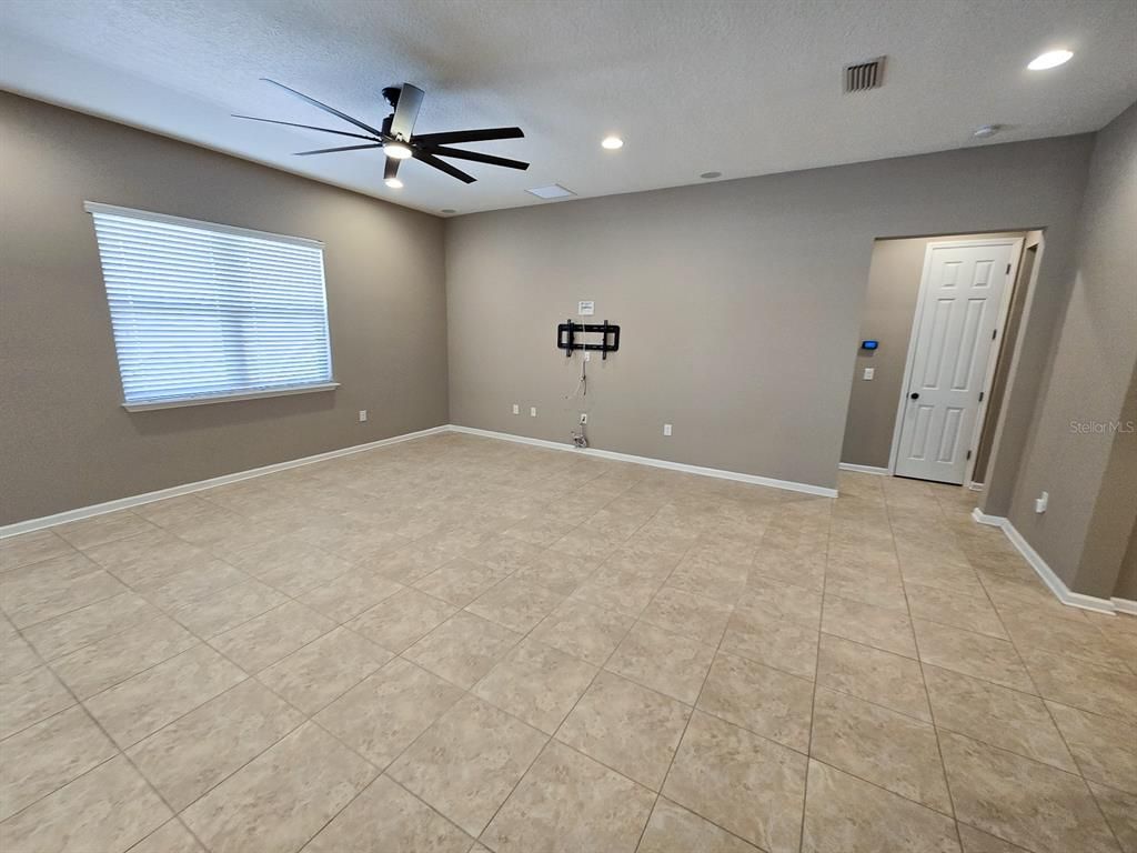 Empty room, Interior, Recessed Lighting