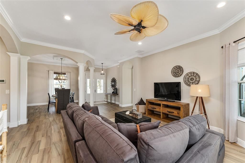 Dining room, Interior, Living room, Pendant Lights, Recessed Lighting, Wood Texture Flooring