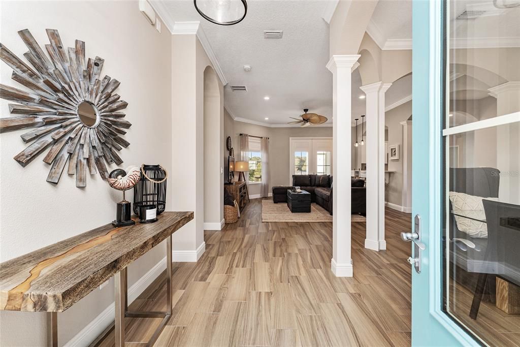 Interior, Recessed Lighting, Wood Texture Flooring