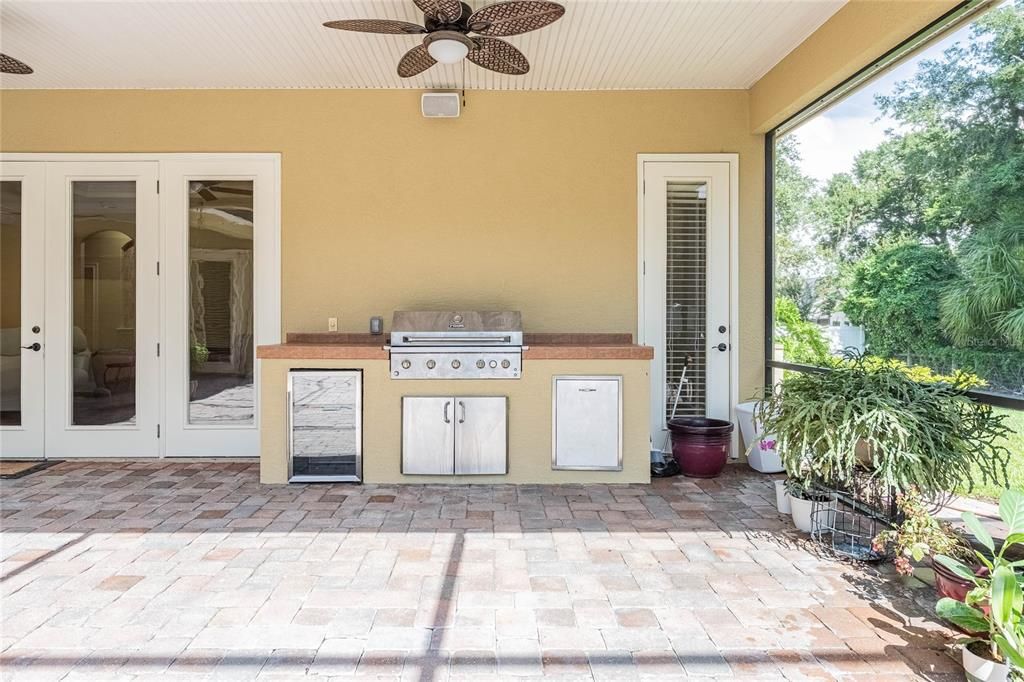 Exterior, Outdoor Kitchen