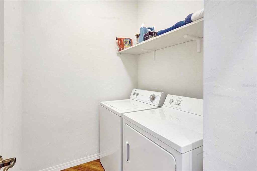 Interior, Washer, Wood Texture Flooring