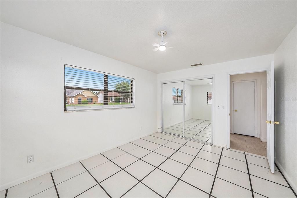 Empty room, Interior