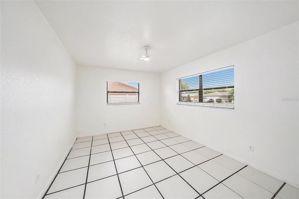Empty room, Interior