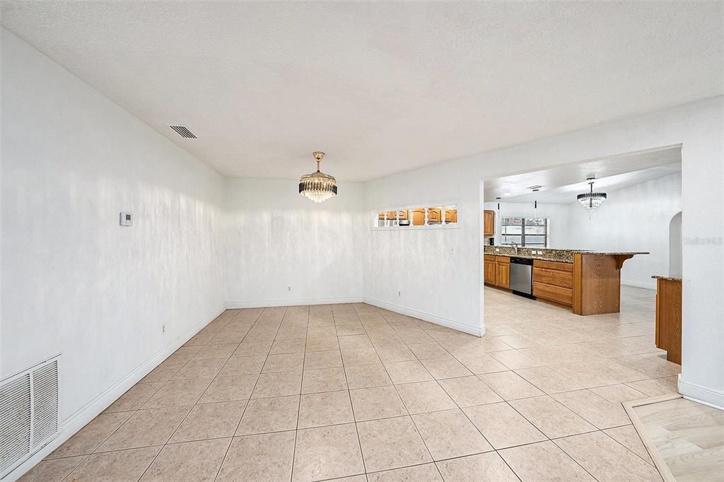 Empty room, Interior