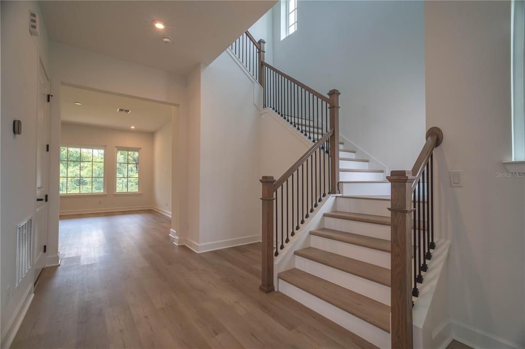 Interior, Recessed Lighting, Wood Texture Flooring
