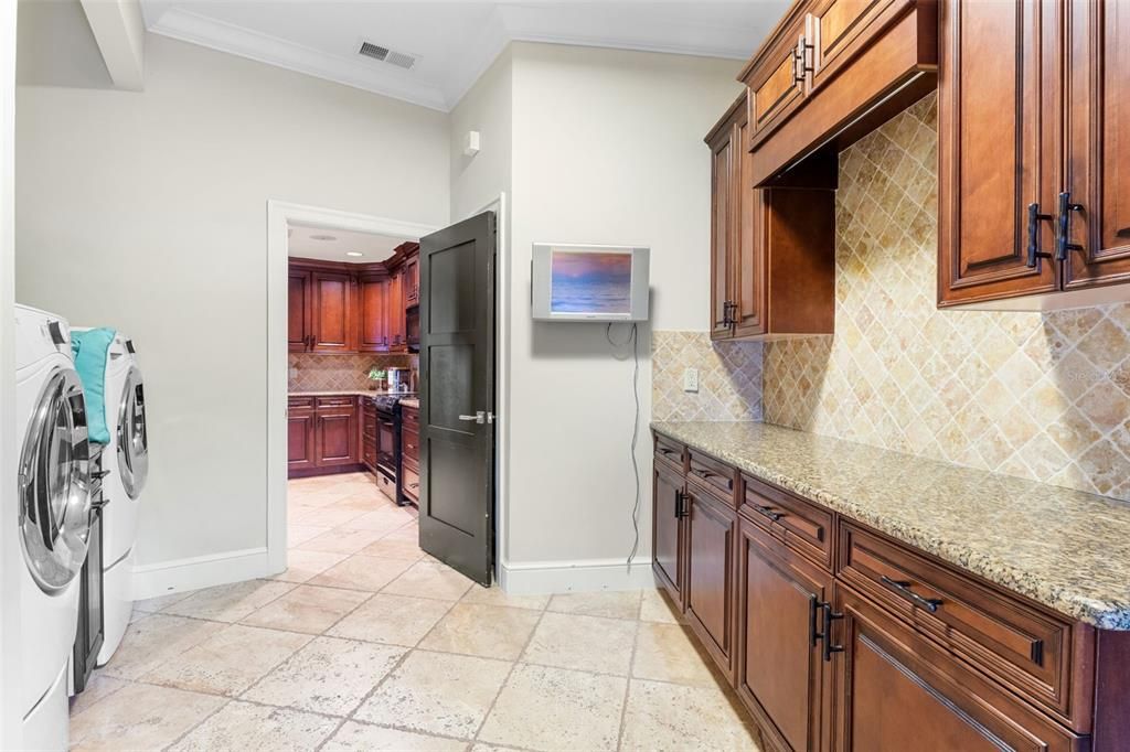 Interior, Kitchen, Recessed Lighting, Washer