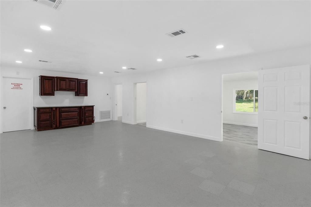 Empty room, Interior, Recessed Lighting