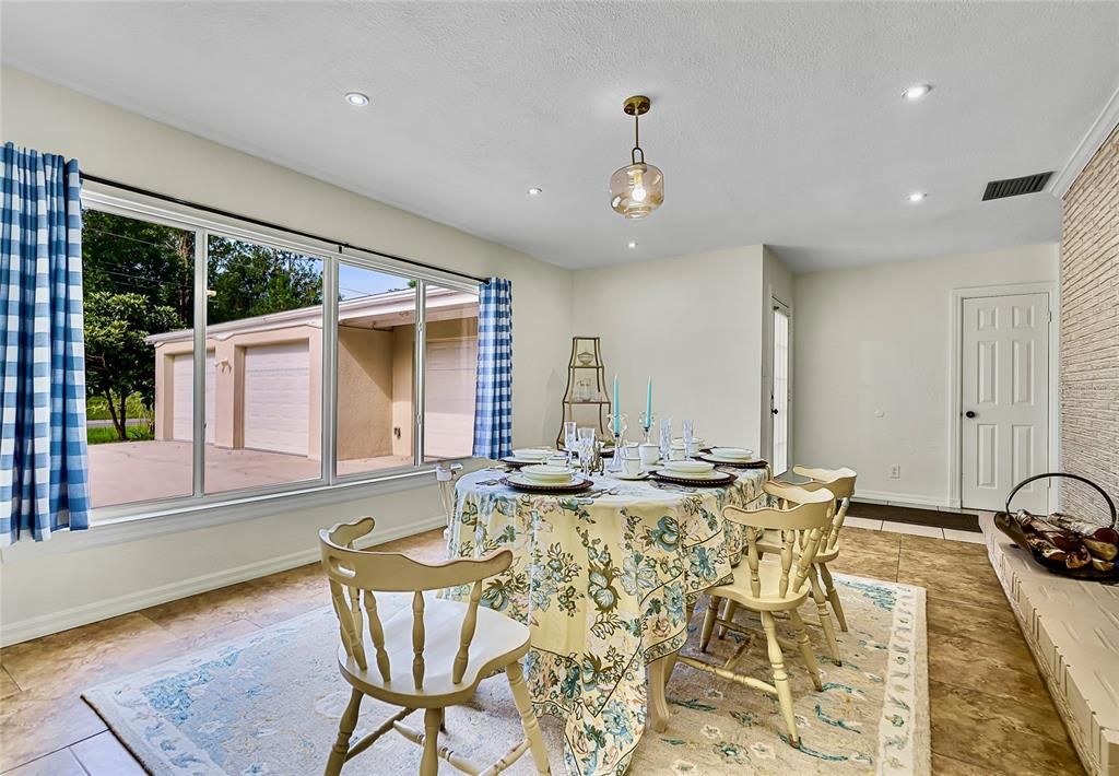 Dining room, Interior, Pendant Lights, Recessed Lighting