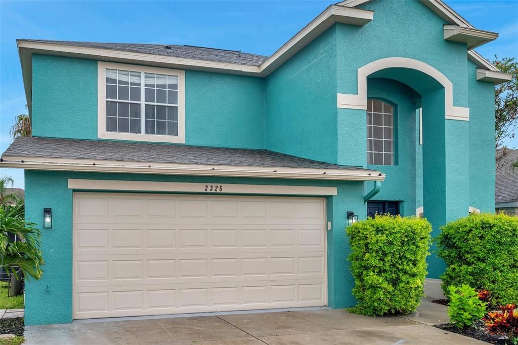 Attached, Exterior, Facade, Brick Traditional