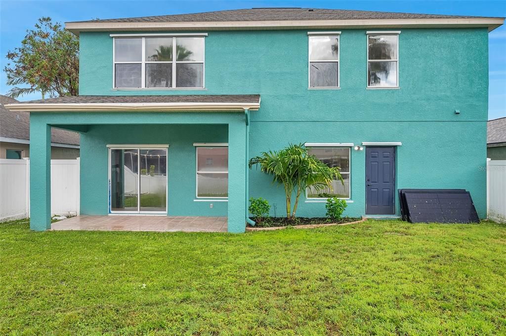 Exterior, Facade, Modern