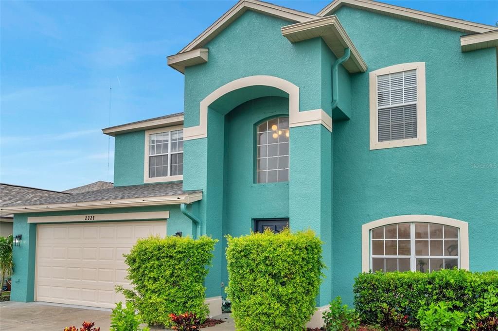 Attached, Exterior, Facade, Rowhouse