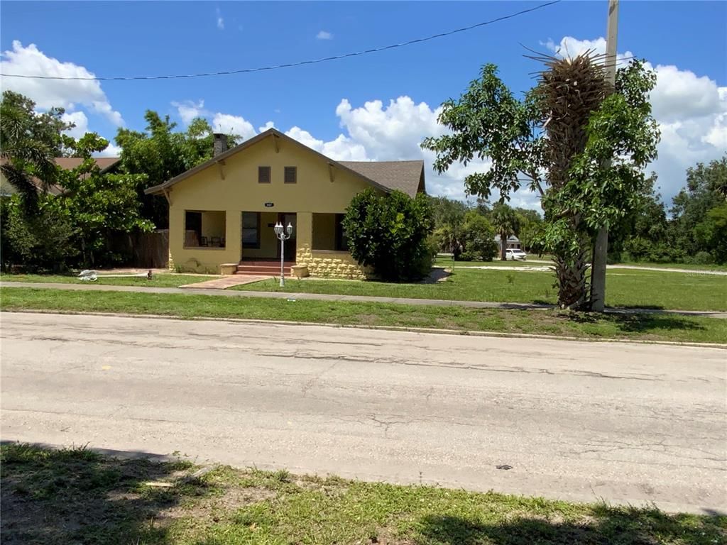 Backyard, Exterior, Facade, Ranch