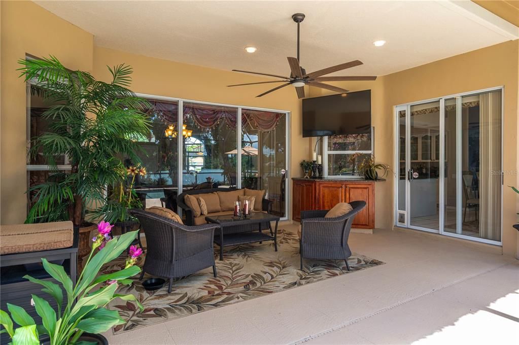 Exterior, Living room, Recessed Lighting
