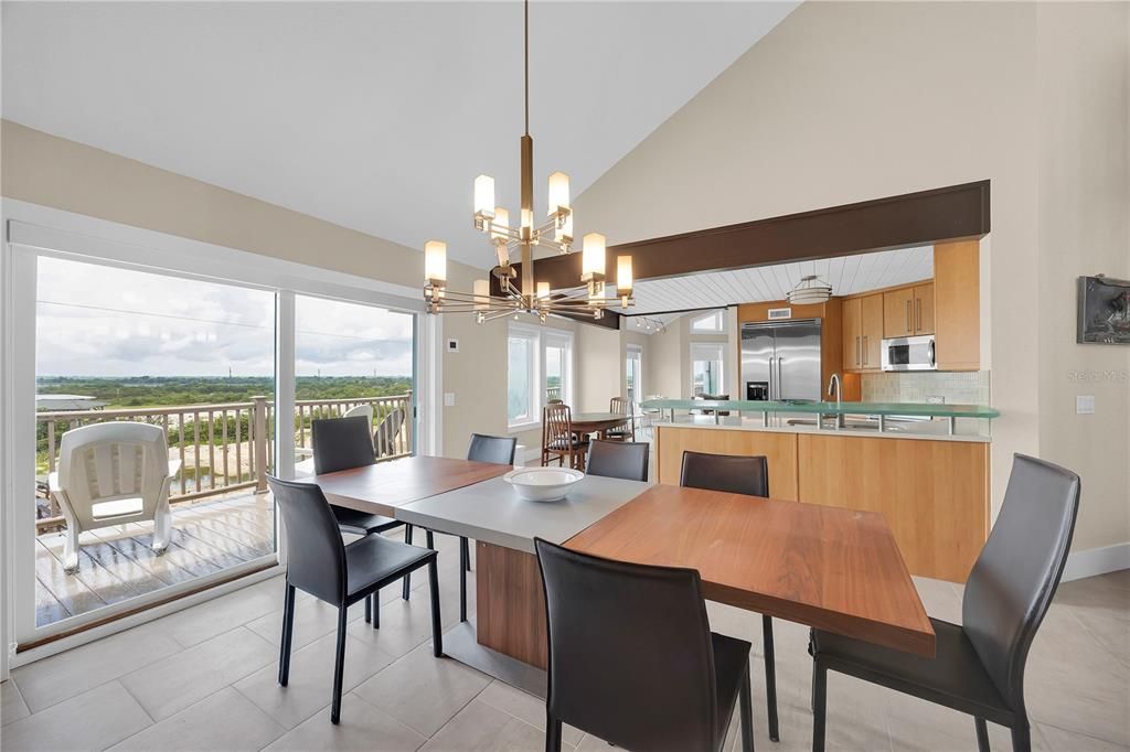Chandelier, Dining room, Interior, Kitchen, Pendant Lights, Stainless Steel Appliances