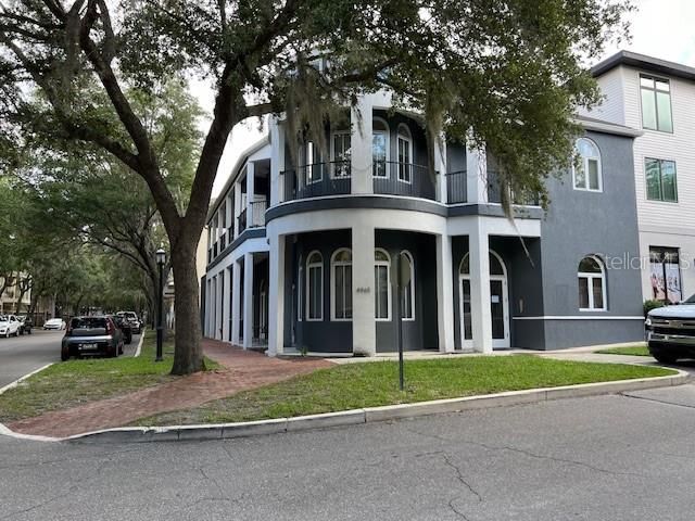 Exterior, Facade, Rowhouse