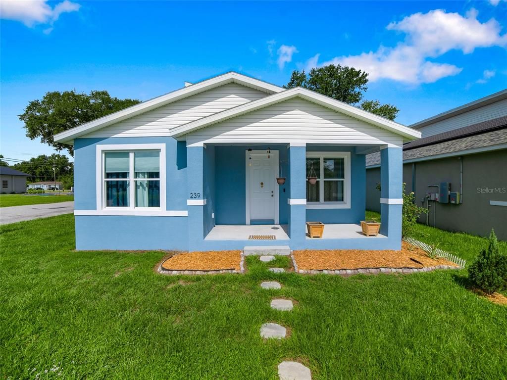 Exterior, Facade, Ranch