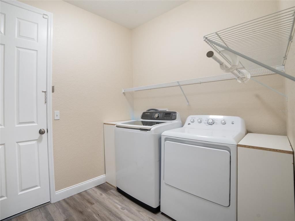 Interior, Utility Closets, Washer, Wood Texture Flooring