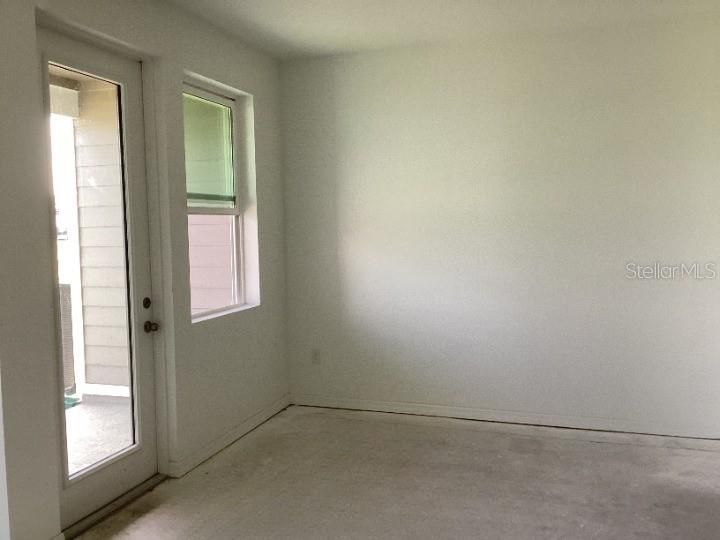 Empty room, Interior
