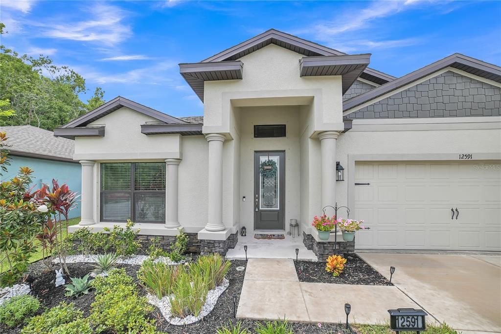 Attached, Exterior, Facade, Mediterranean