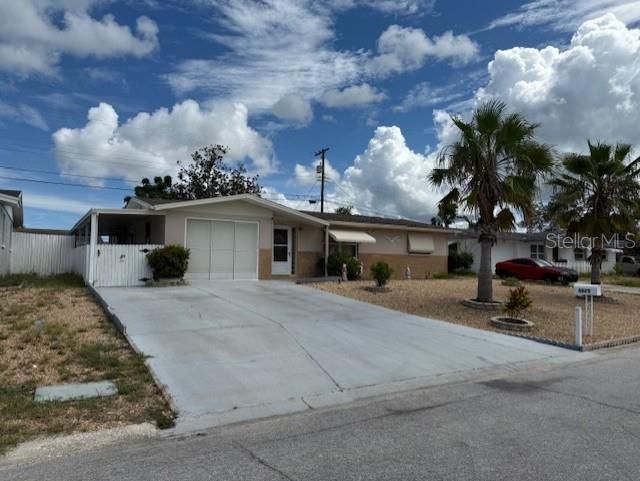 Attached, Exterior, Facade, Ranch