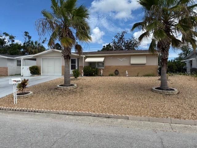Attached, Exterior, Facade, Ranch