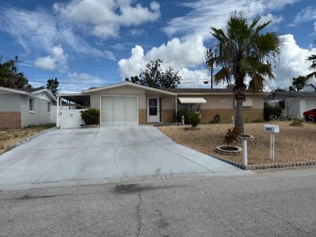 Attached, Exterior, Facade, Ranch