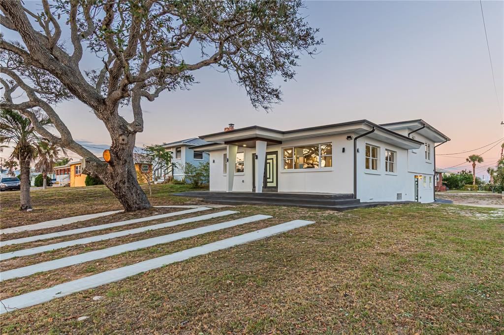 Backyard, Exterior, Facade, Ranch