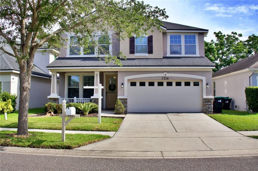 Attached, Exterior, Facade, American Craftsman