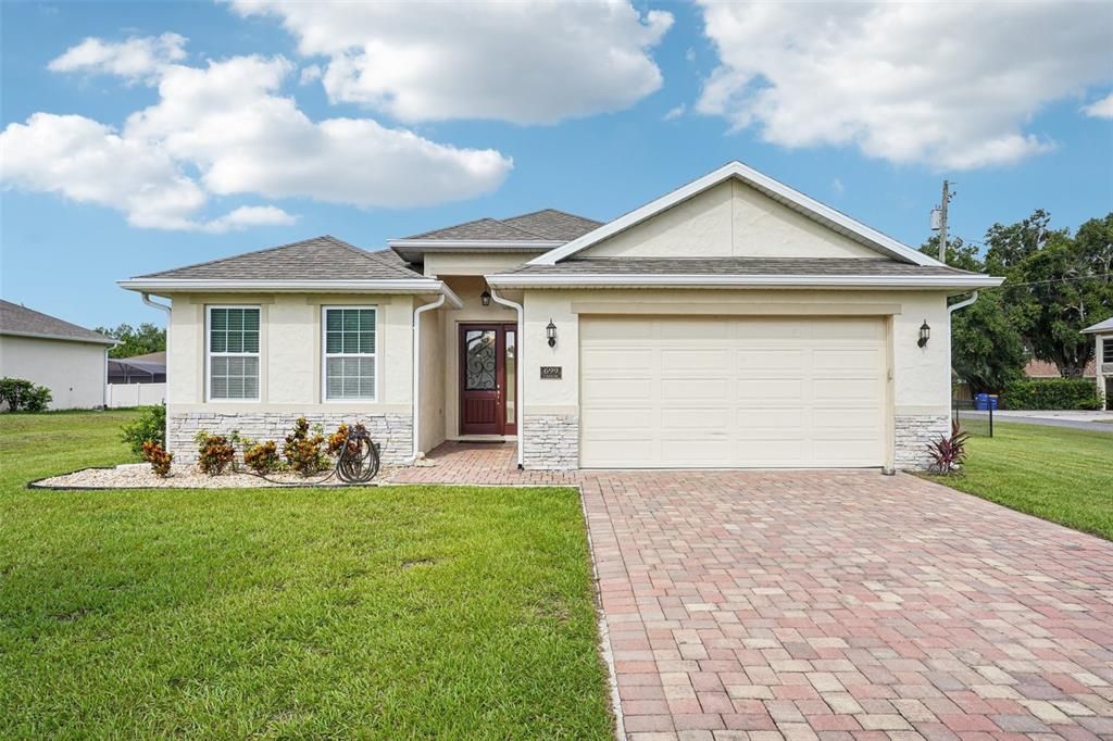 Attached, Exterior, Facade, Ranch