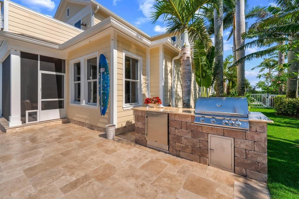 Exterior, Outdoor Kitchen