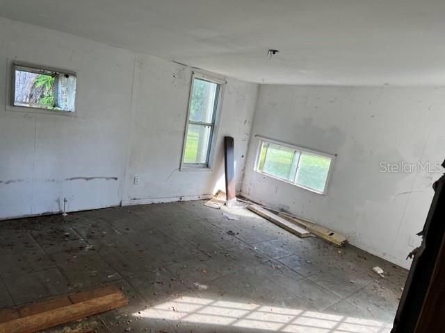 Empty room, Interior