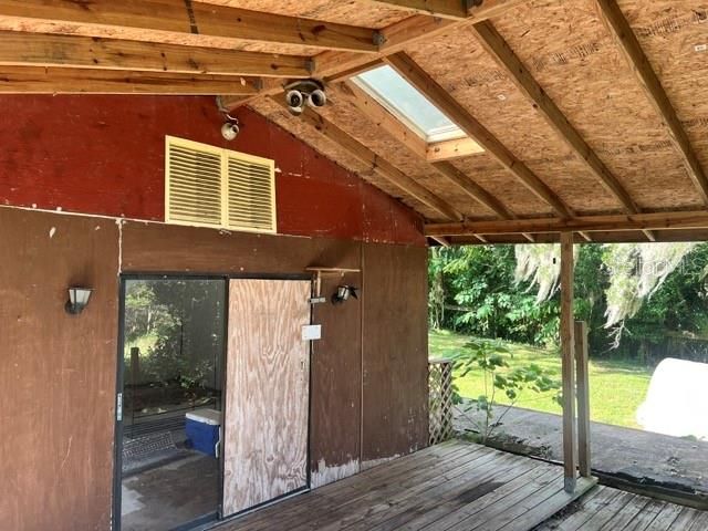 Exterior, Wooden Beams