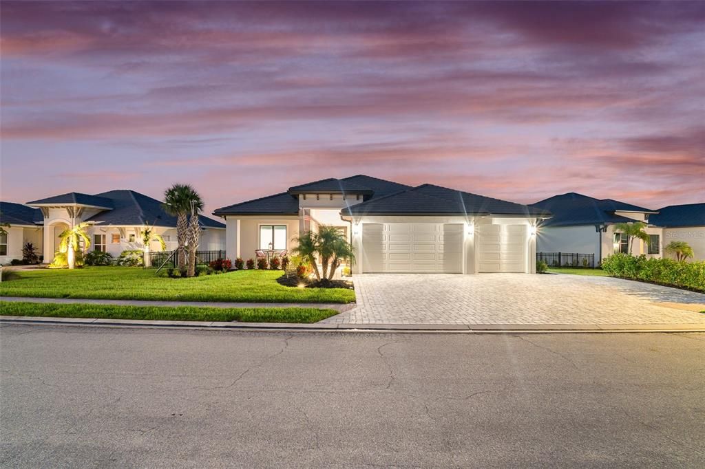 Attached, Exterior, Facade, Ranch