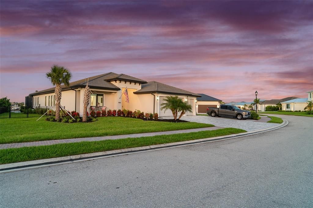 Attached, Exterior, Facade, Mediterranean